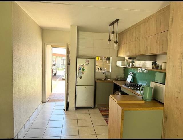 2 BEDROOM TOWNHOUSE FOR SALE IN OAKDENE